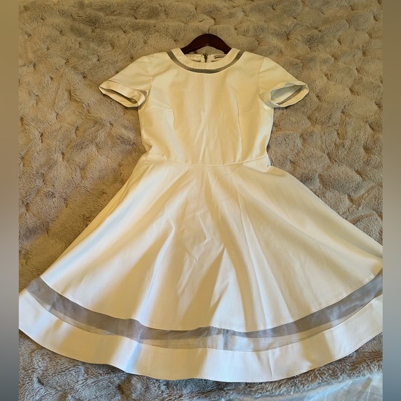 Alice + Olivia Dresses & Skirts - Alice + Olivia white dress size 2